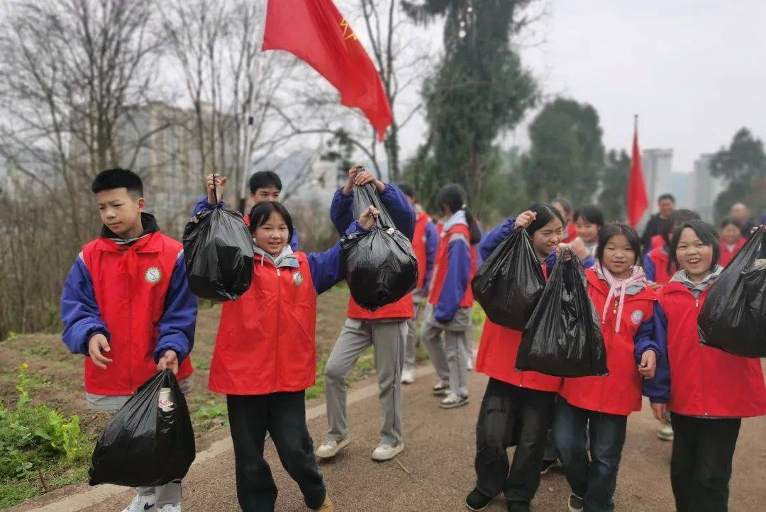学雷锋系列活动弘扬雷锋精神争做进步青年