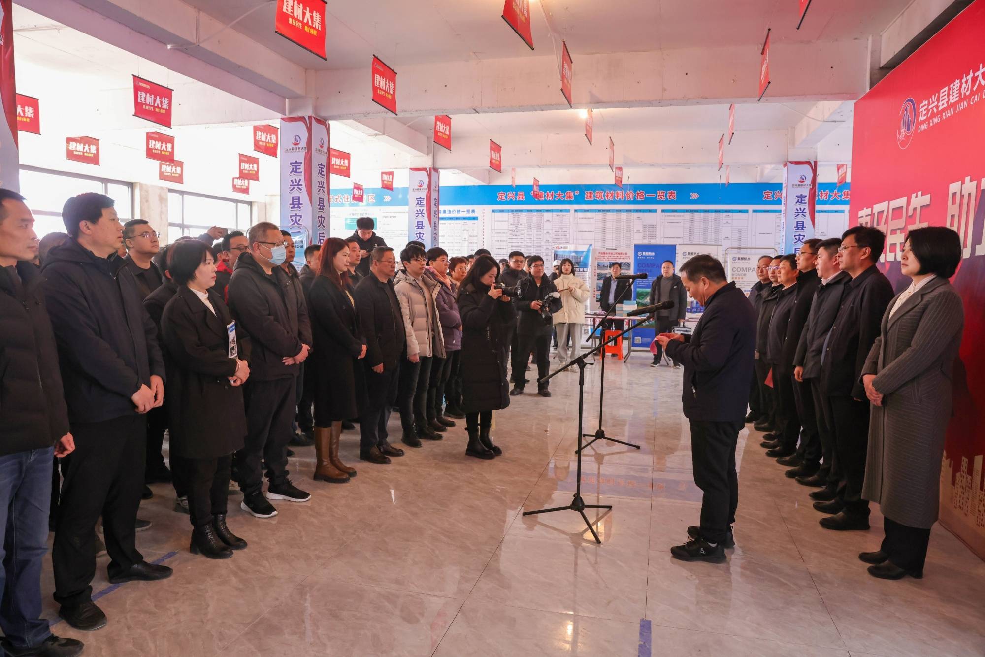 河北定兴灾后恢复重建建材大集开集