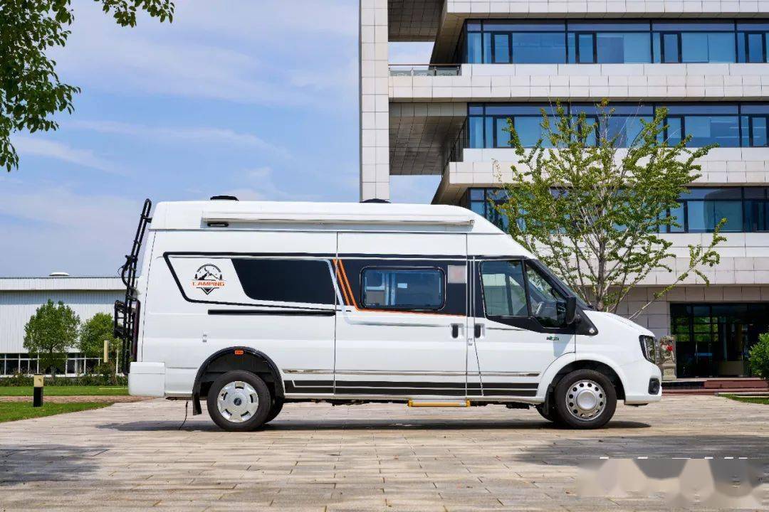 3.16 北京房车展丨既有大厂品质 又有高性价比 江旅房车福犀牛v348