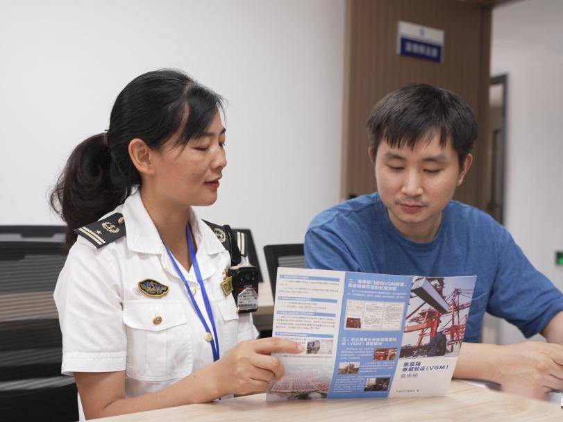 04她们,以投身公益彰显海事社会担当联合宁波电台"法制时空"栏目组