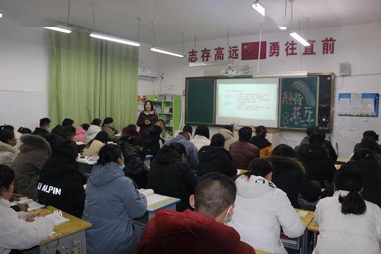 莒南县第八小学召开春季家长会