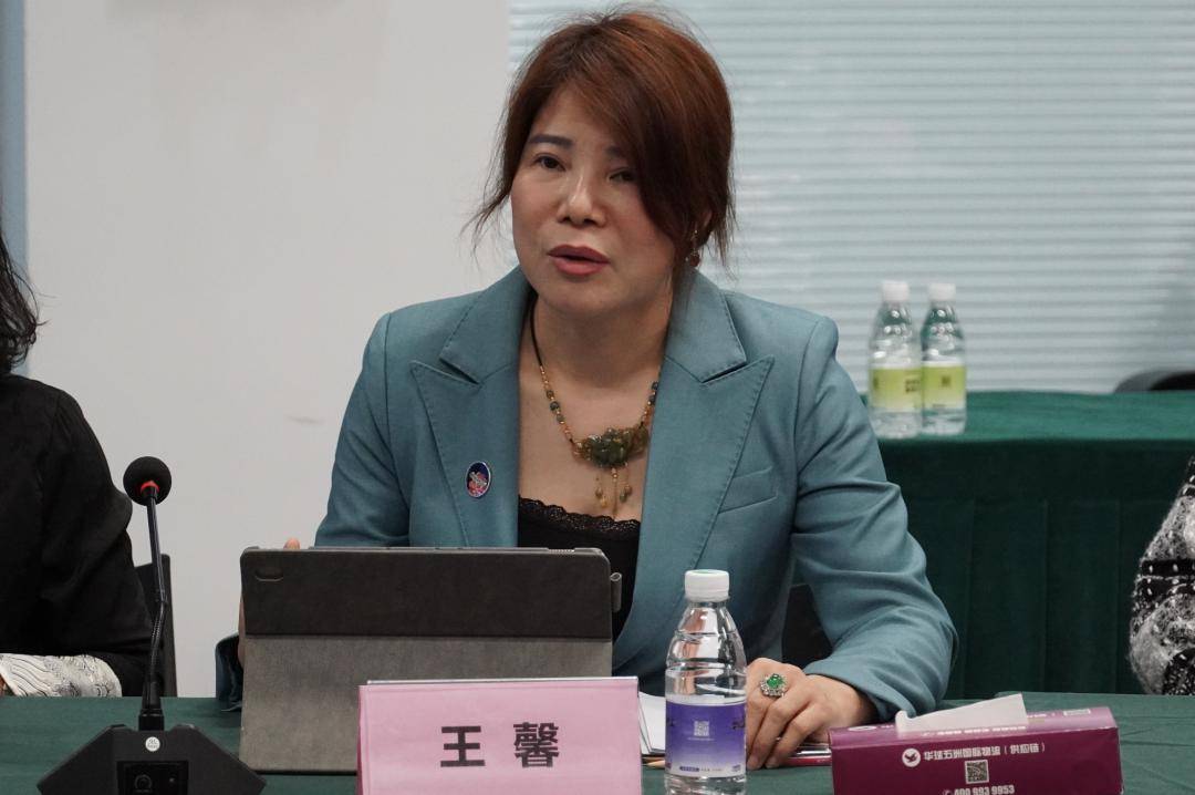 会谈中,王馨会长首先介绍了深跨协的核心业务与战略规划.