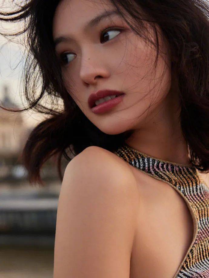 刚出镜品牌全新一季腕表全球广告,jennie又以最新一季2024年春夏高级