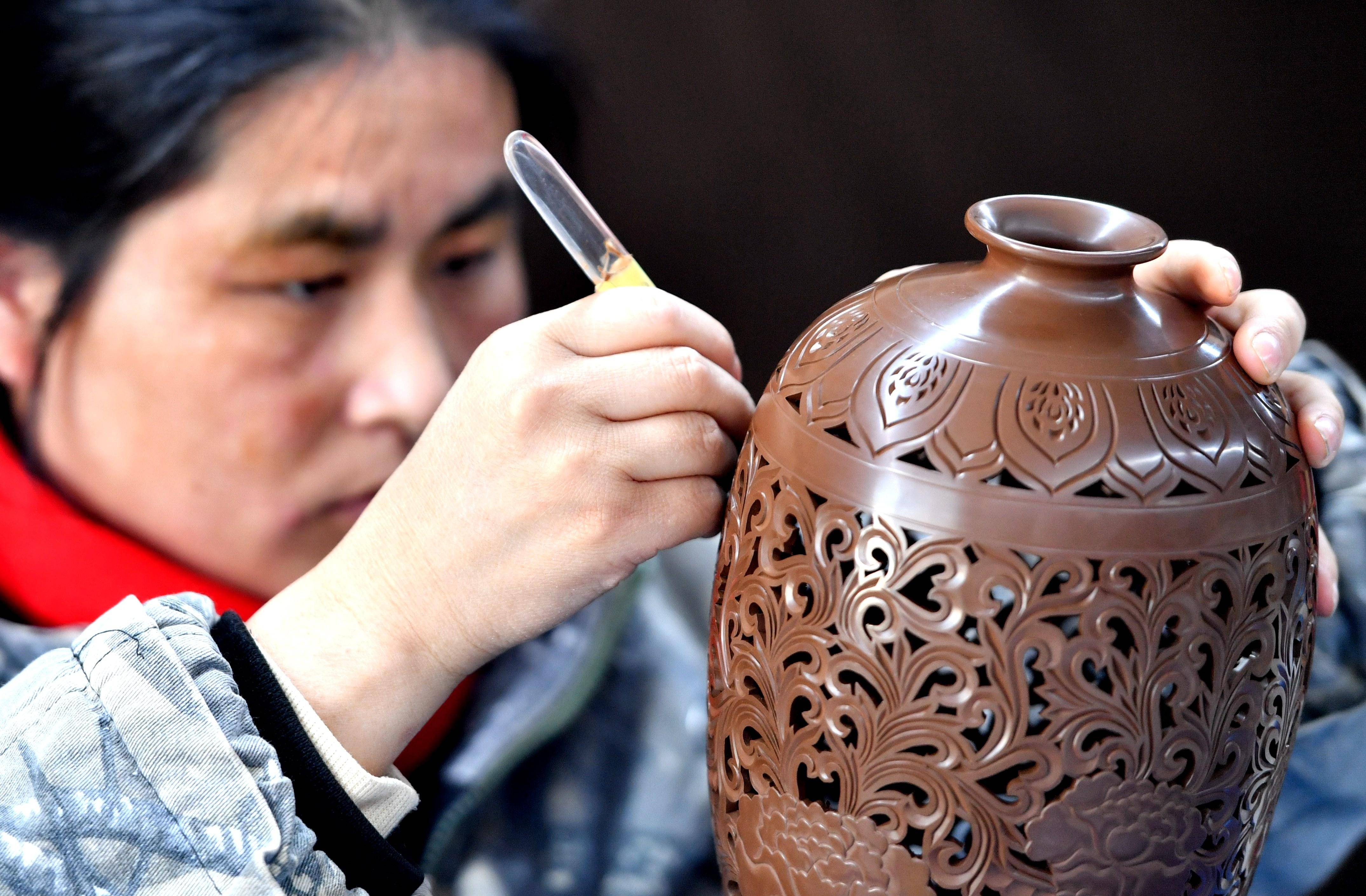 河北馆陶传承非遗黑陶技艺助力乡村振兴