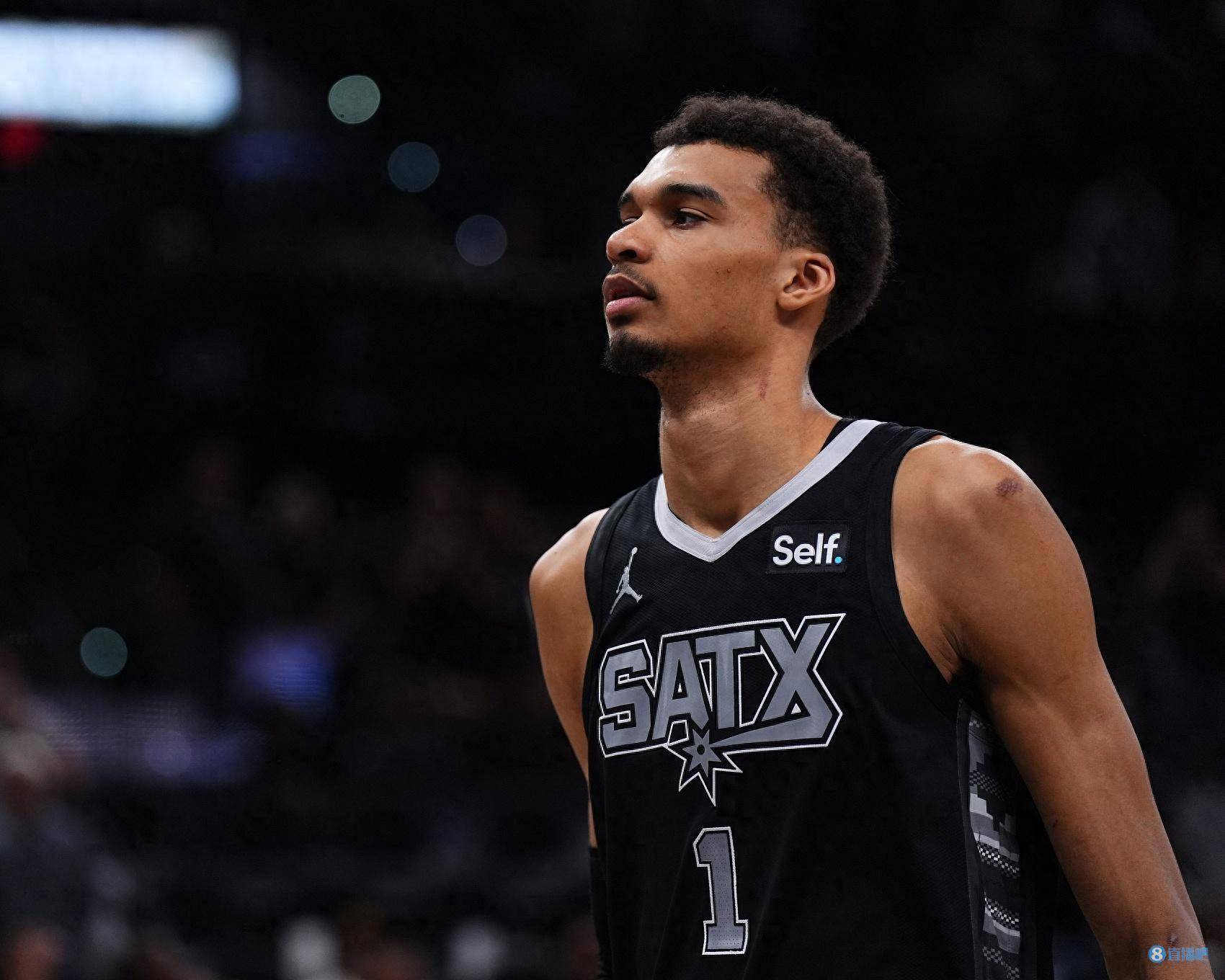 讨论文班亚马在防守端表现出色他今年有机会赢得dpoy吗