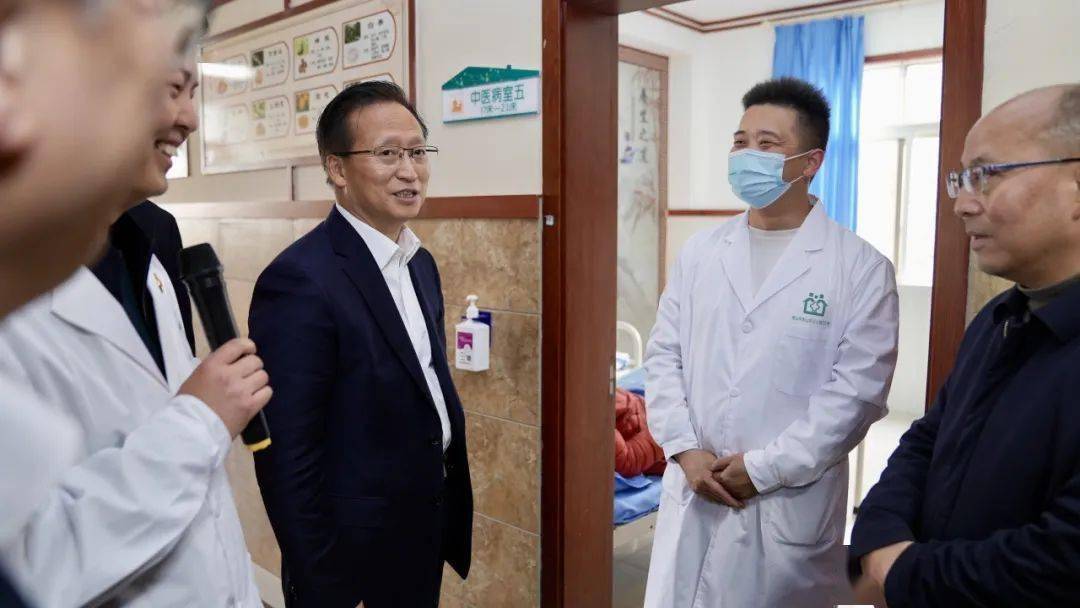 省卫生健康委党组书记主任徐斌在成都市眉山市和乐山市实地调研