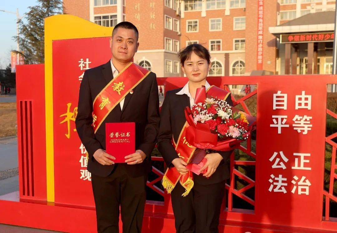 王红利  郑  涛夫妇