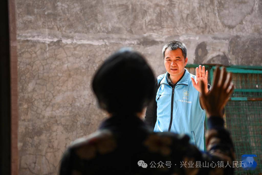 新华社山心镇乡村医生钟伟平守护村民健康