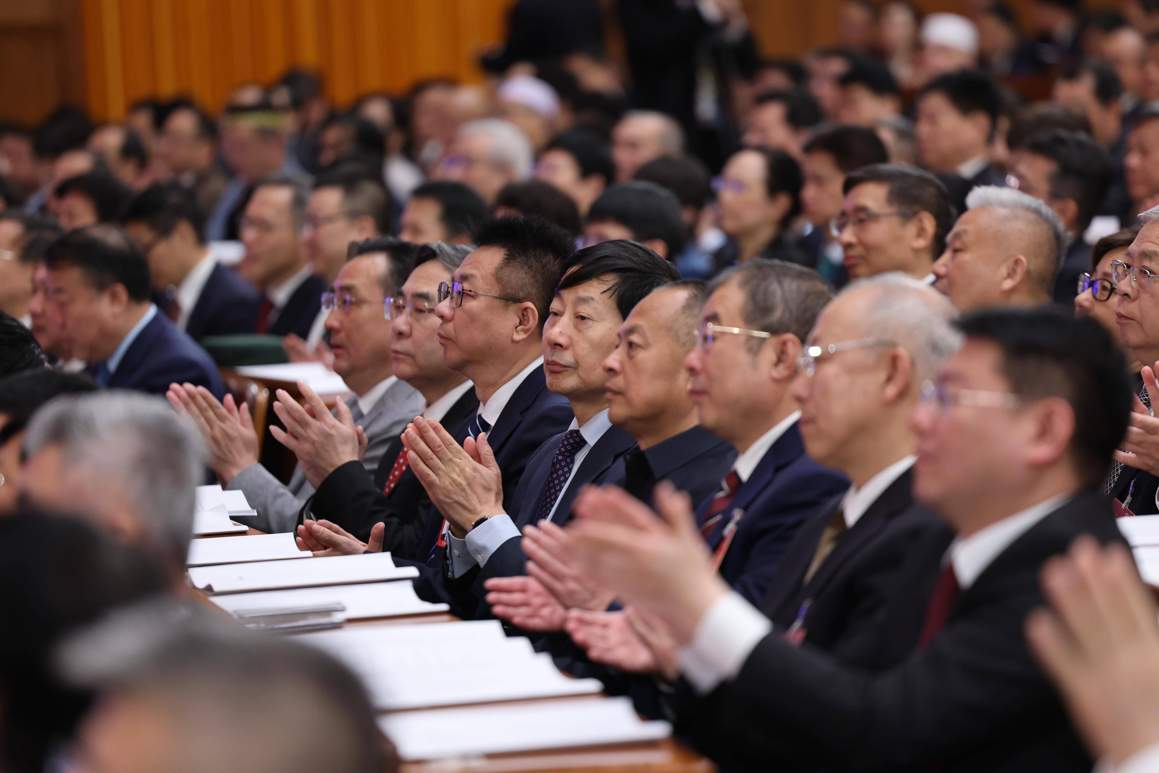 两会丨全国政协十四届二次会议举行第三次全体会议