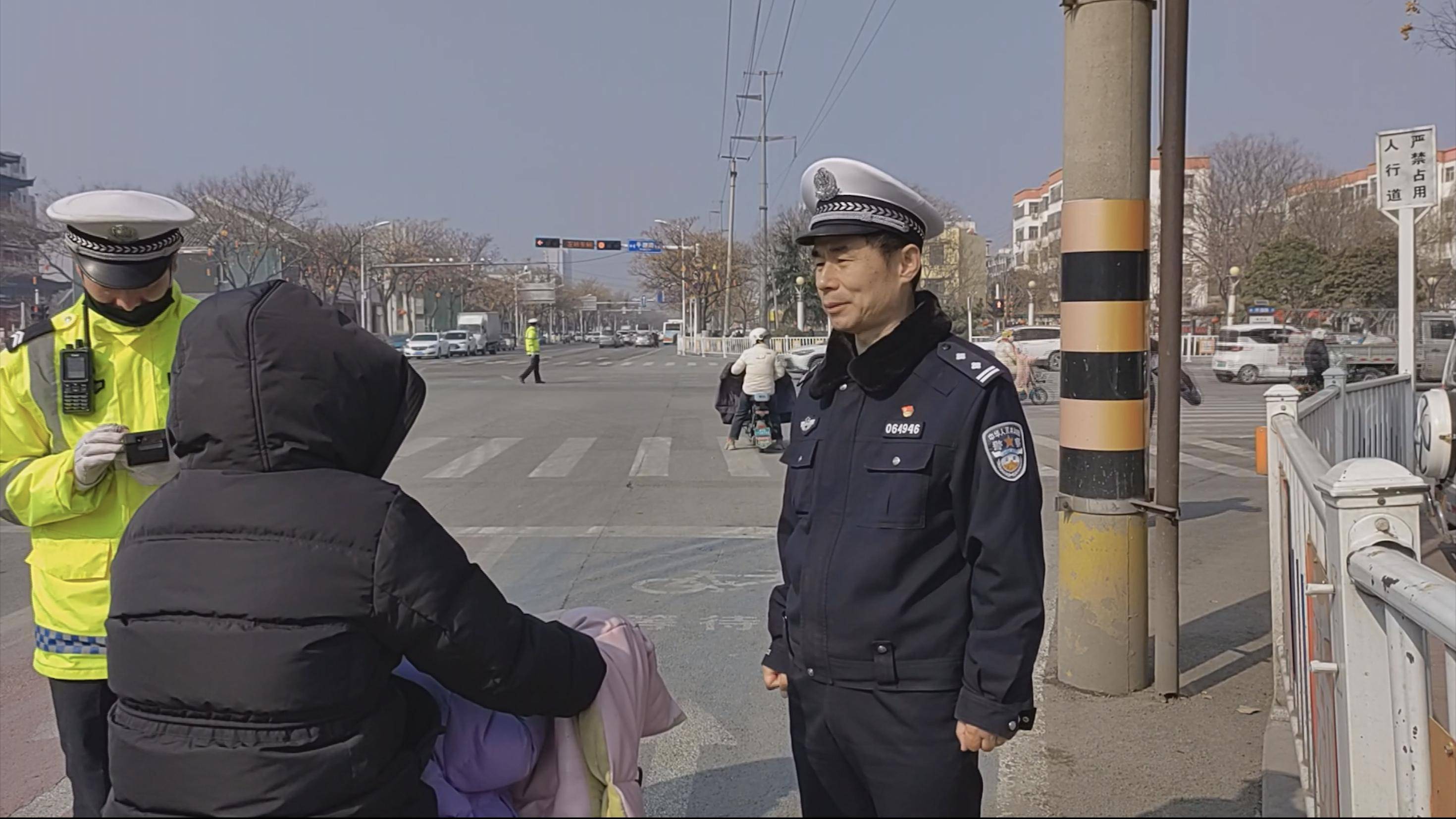 东平交警图片