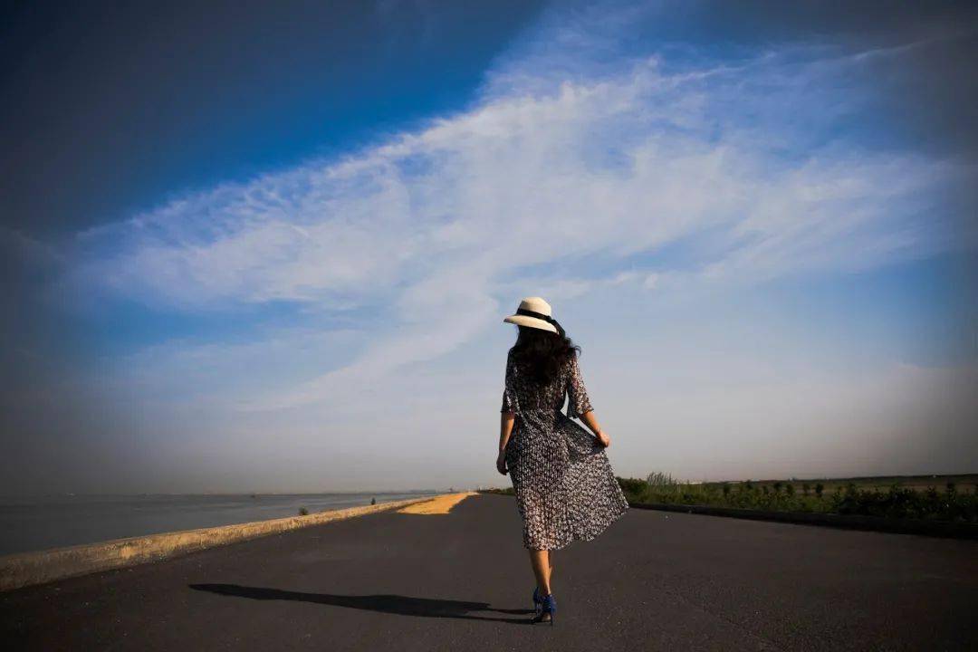 董明珠一张婚宴私照流出打脸多少人你努力蹭圈子的样子真丑
