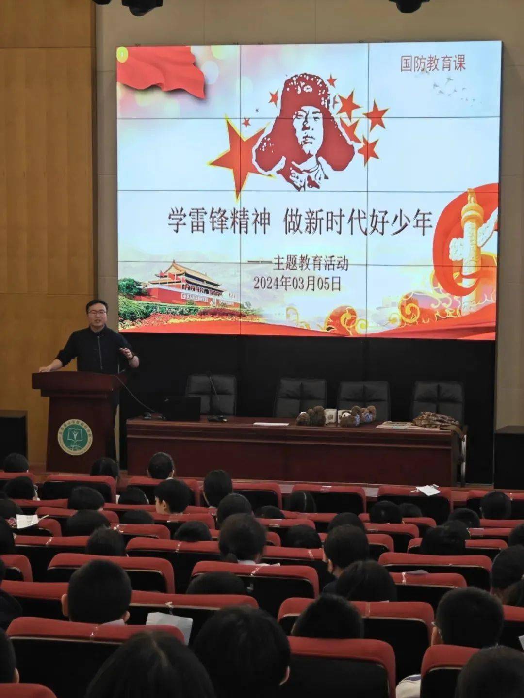 周晓辉中国人民大学退役士兵还给大家上了一堂国防教育课人民大学3名