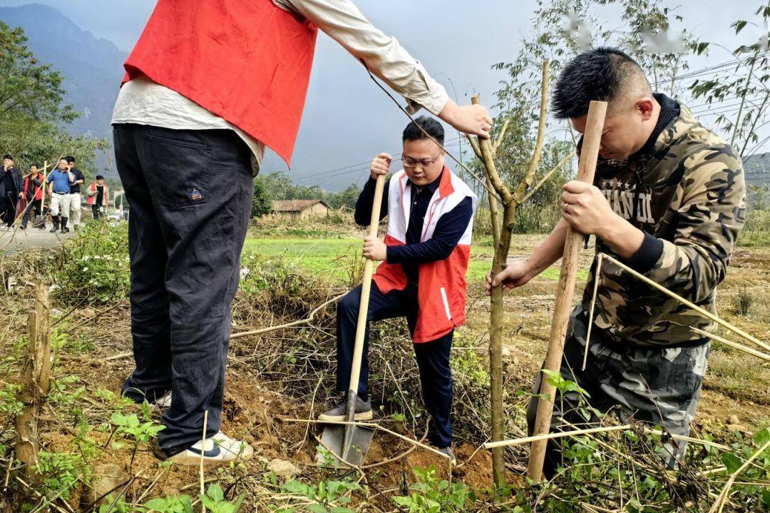 石牯塘镇联山瑶族村首批百千万工程典型村的青春奋斗故事