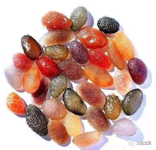 阿拉善葡萄干玛瑙大部分不了解的人一听玉髓玛瑙就认为是好东西特别贵