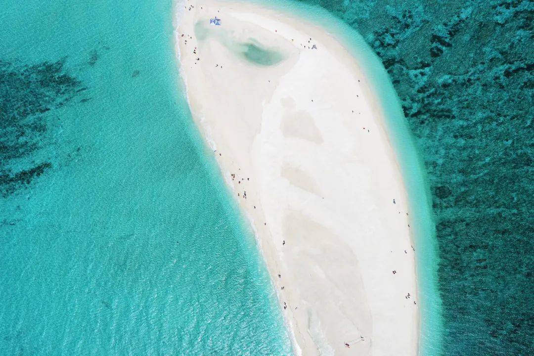 提及白沙滩,世人或许首先想到菲律宾的长滩岛,其唯美之景,早已名扬