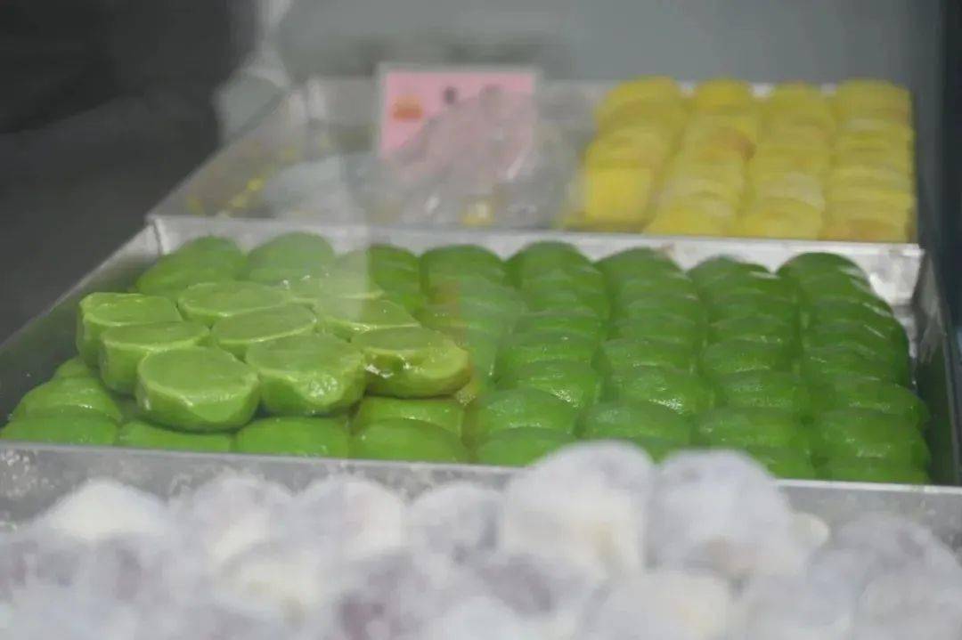 上海老字号们各出新花样,你会去尝鲜吗?_口感_豆沙_咸蛋