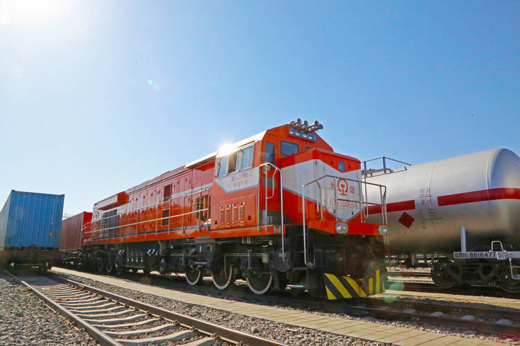 二连浩特口岸通行中欧班列累计突破1.5万列_铁路_数量_运输