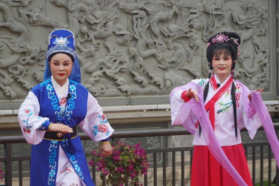 3月6日潮剧是用潮州方言演唱的一个古老的地方戏曲剧种,是中华民族