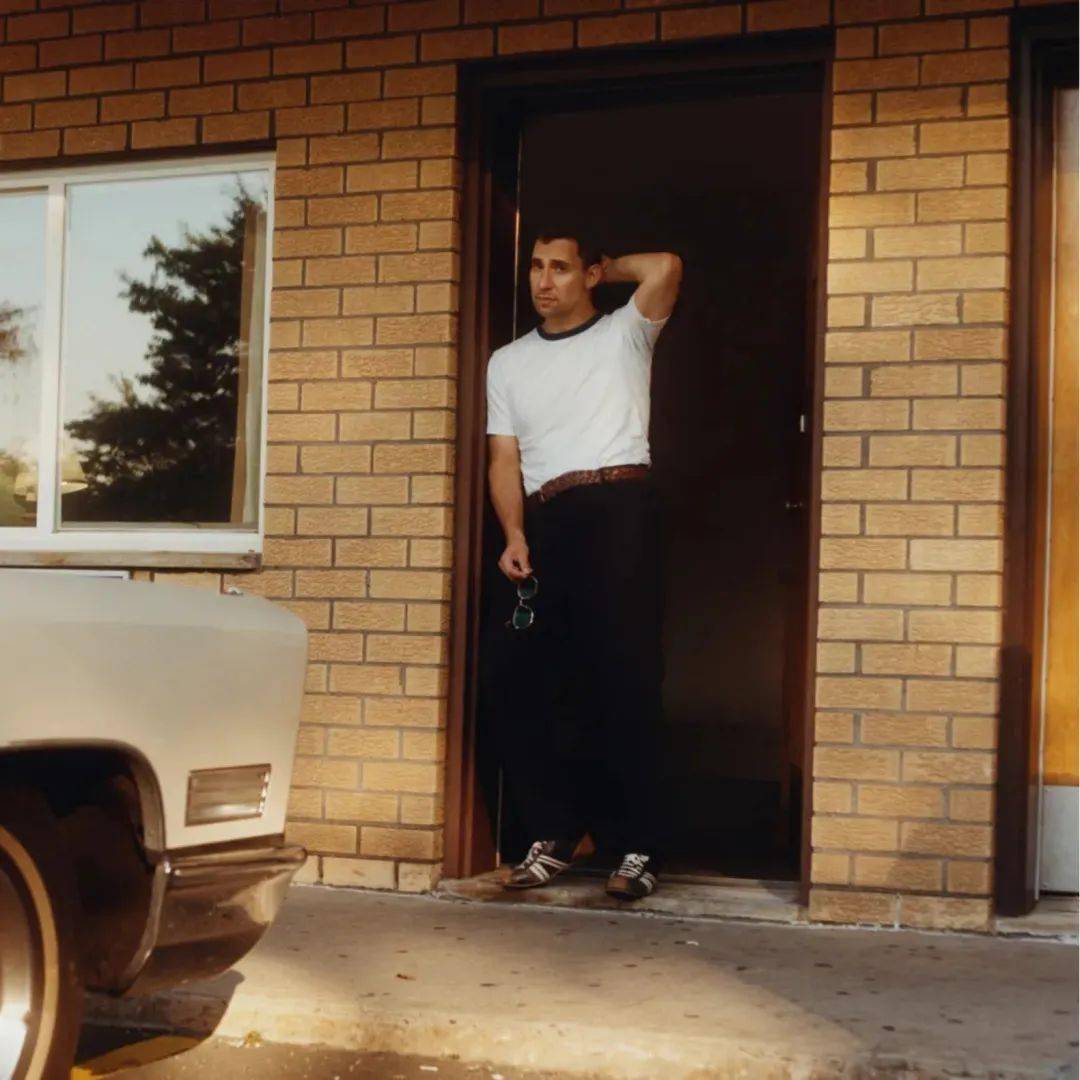 arianagrande七专诚挚情真沐浴永恒阳光每周新发行专辑盘点