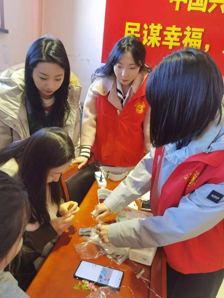 三八国际妇女节她们这样过