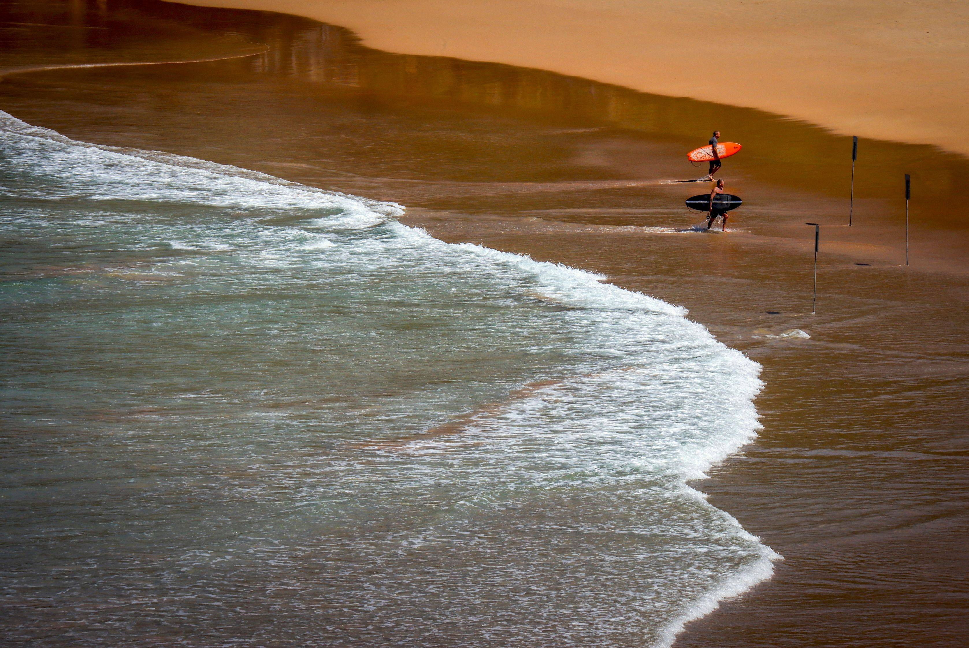 澳大利亚海边冲浪