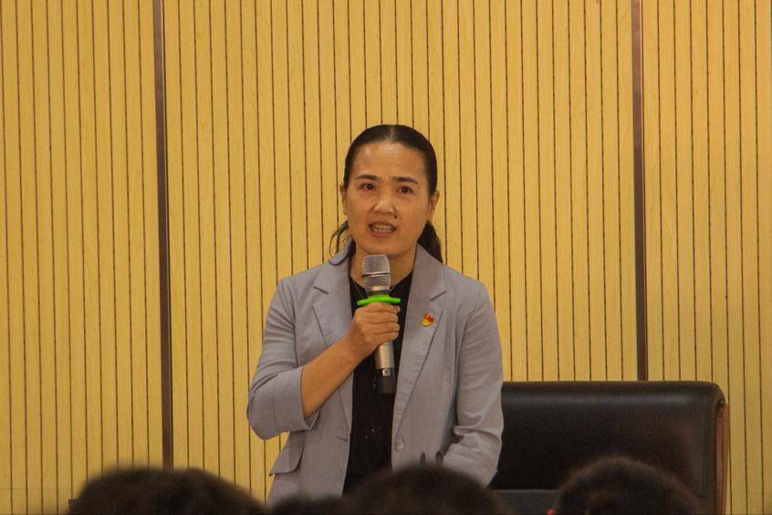 吕迎春,女,中共党员,东阳市南马镇南湖村两头塘人.