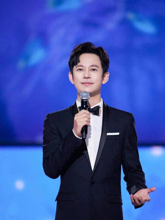 一次主持人问何炅在你心中排名前三位的朋友是谁