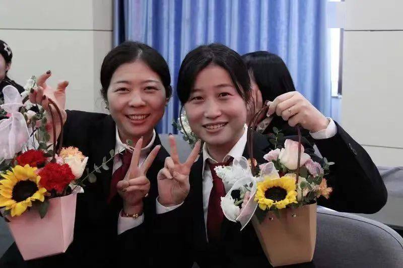 县经合中心组织全体女职工赴蒲城县科技馆卤阳湖国家湿地博物馆,以"跟