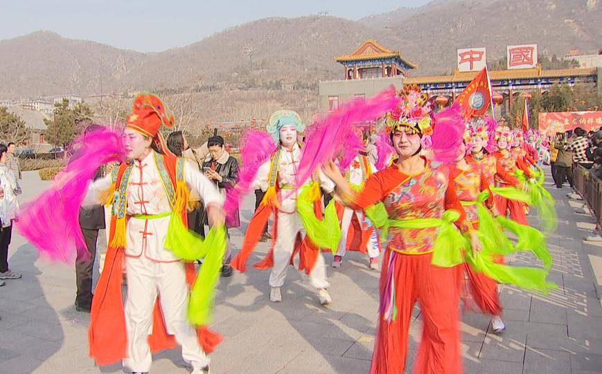官庄镇盘龙纳祥瑞民俗喜迎春花会表演在盘山景区举行