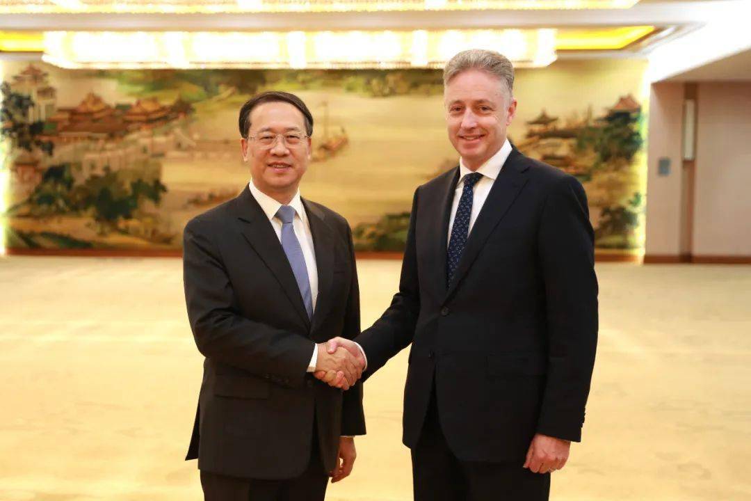 2024年3月8日,外交部副部长马朝旭会见澳大利亚驻华大使吉思德,就中澳