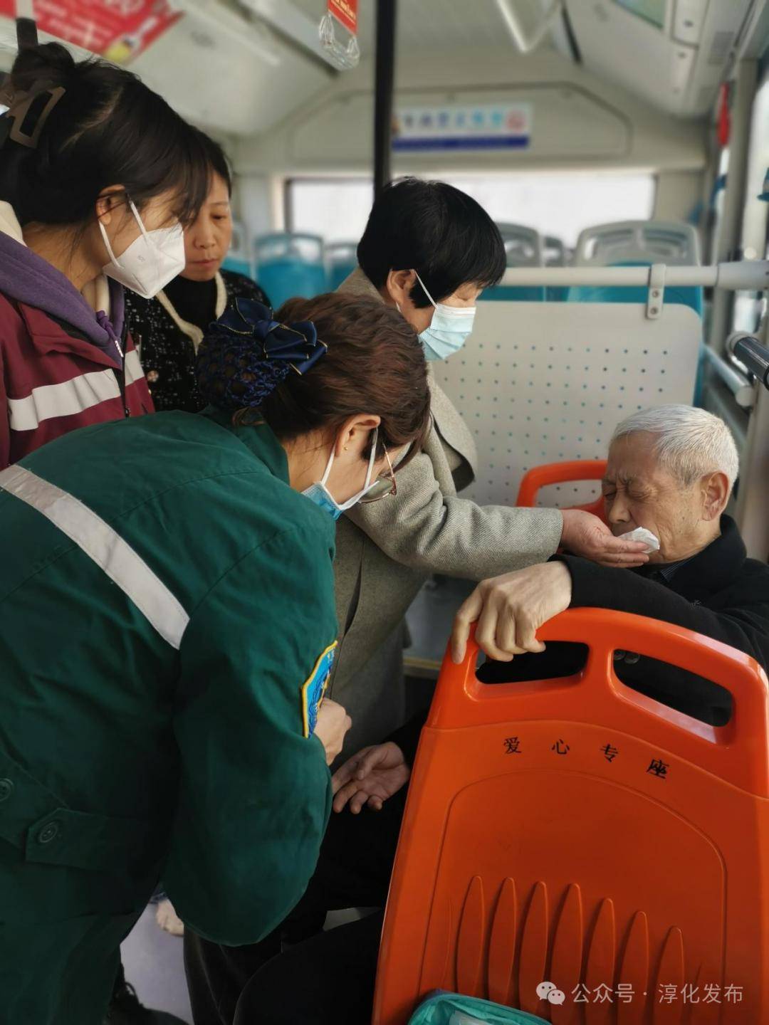 暖心!淳化2路公交车上老人突发晕厥 司乘紧急处置获点赞