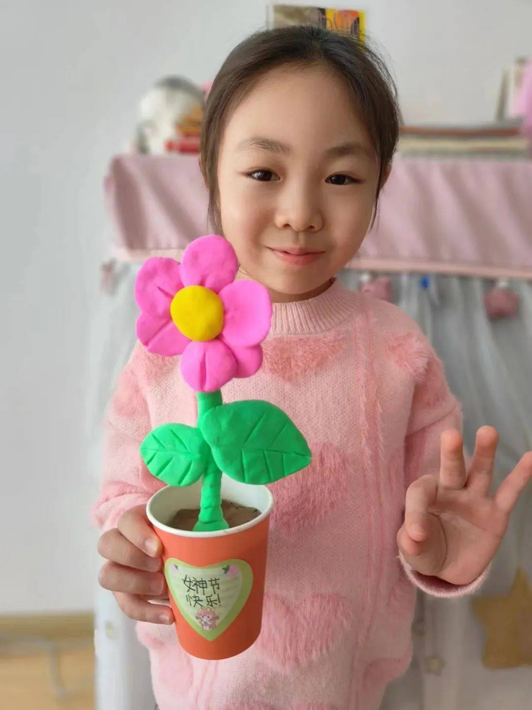 致敬巾帼绽放芳华2022级3班三八妇女节实践活动