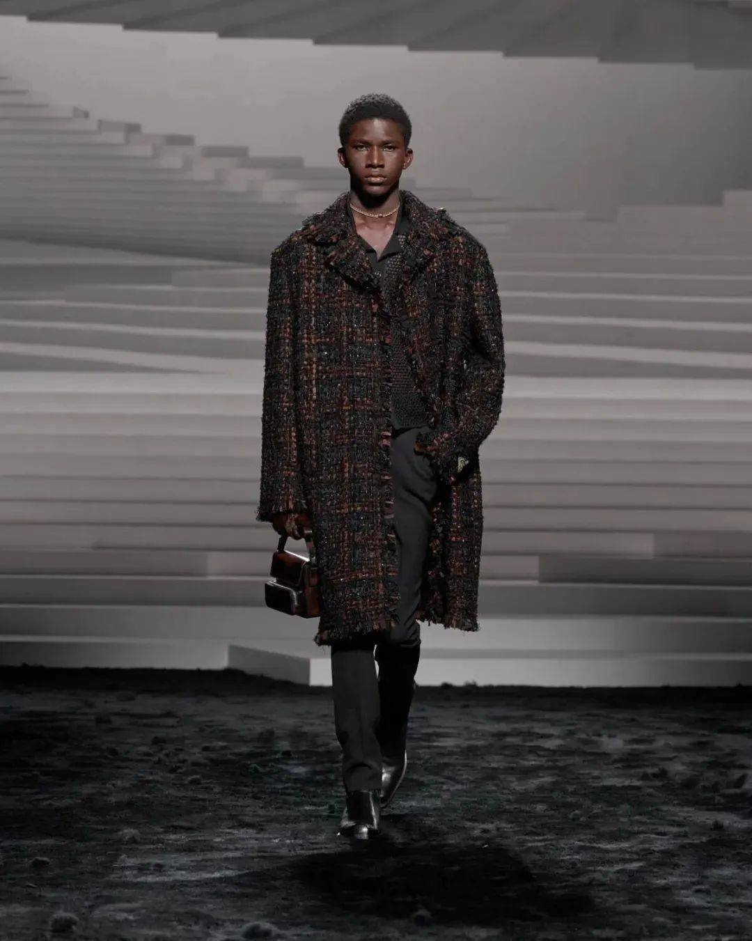 versace 2024秋冬系列:野性魅力的叛逆与柔情