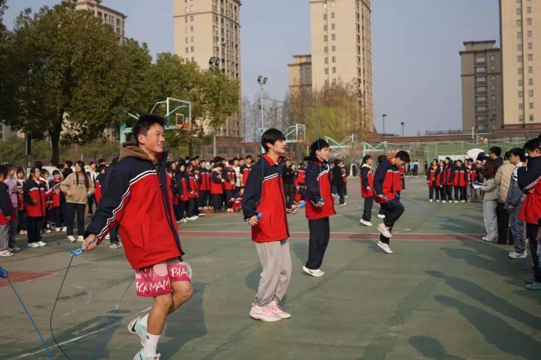 绳舞飞扬跳出睛彩桐乡二中高二年级举办跳绳比赛