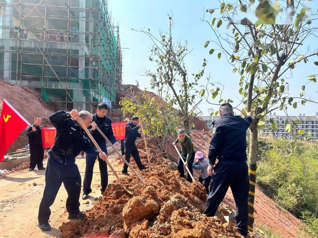 玉林公安蓝为绿色充植一起种春天