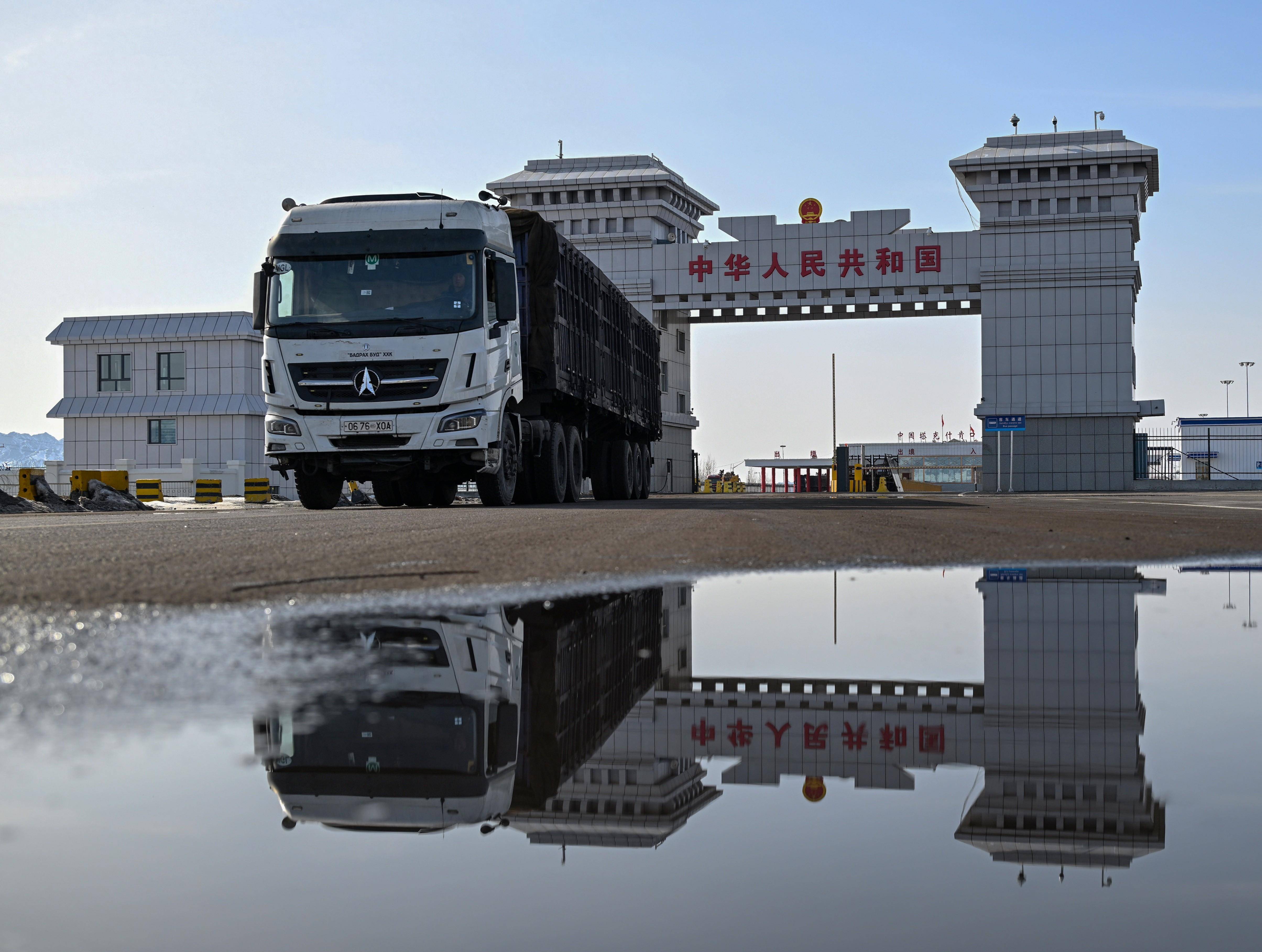 探访中蒙边境塔克什肯口岸