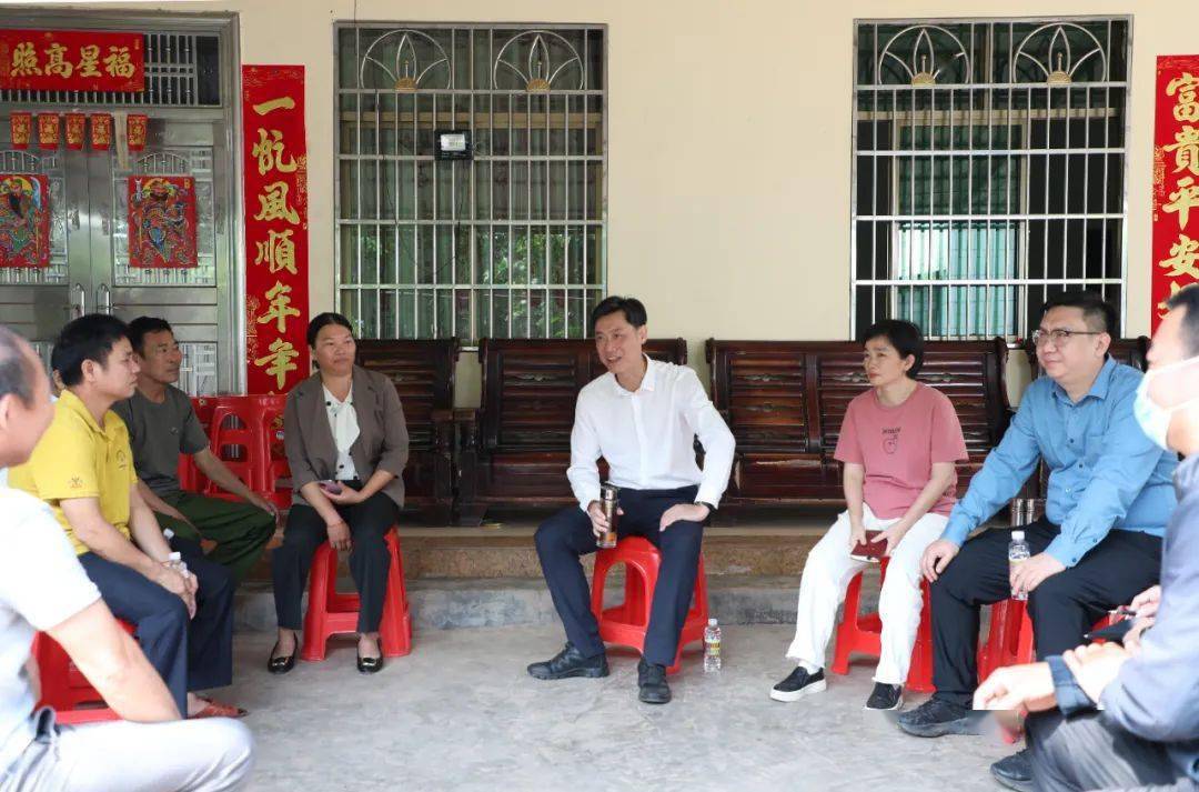 邓伟强到元门乡调研项目建设及村容村貌环境卫生等情况