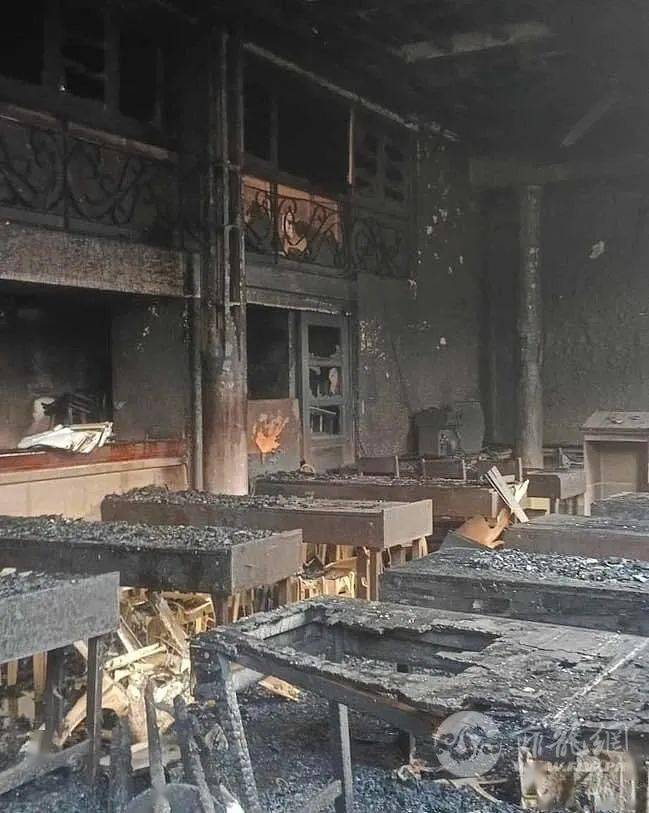 当局正在进行调查以确定起火原因,但火灾似乎源自于1号病房后面的视听