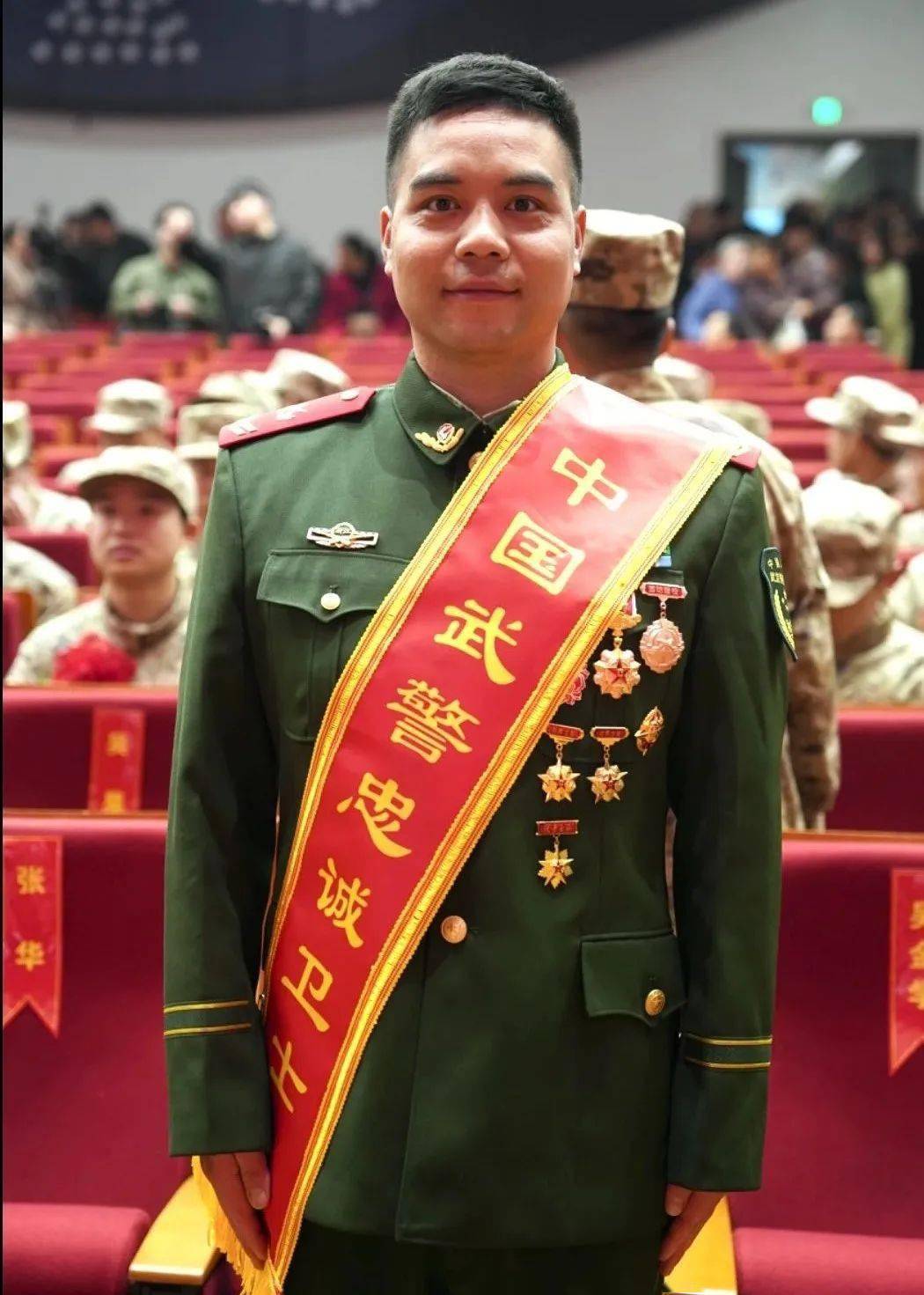 出发半数以上是大学毕业生他们选择去