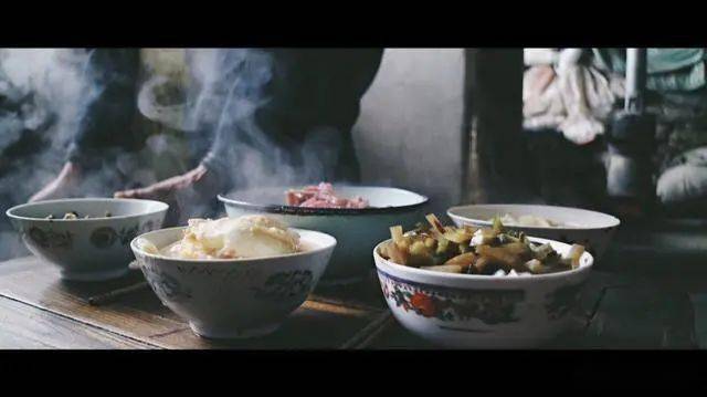 一碗汤面感动十四亿人的人间烟火情