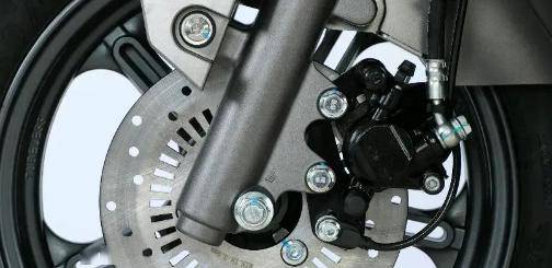 动力,搭载单缸风冷电喷发动机,实际排量124.8 cc,最大功率6.