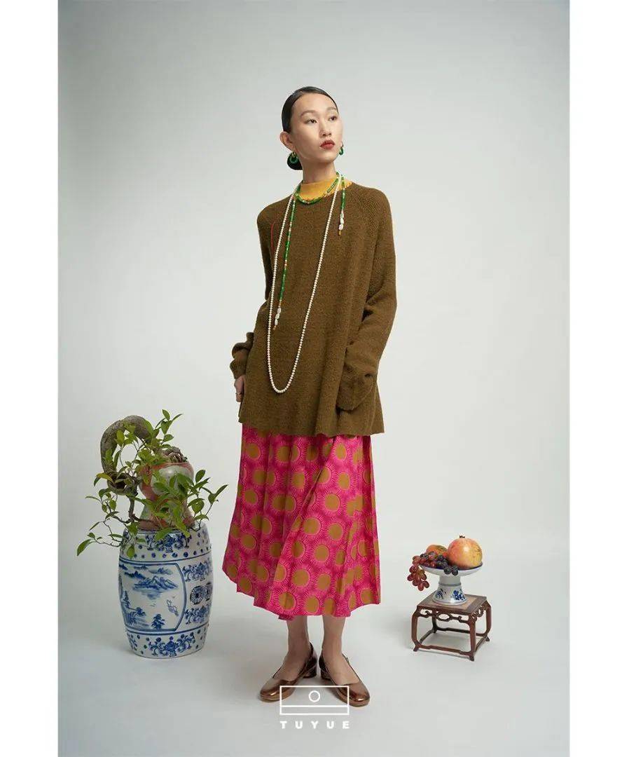 cr:tuyue涂月旗舰店cr:赵大喜想了解减龄日常的马面裙穿搭,可以认识