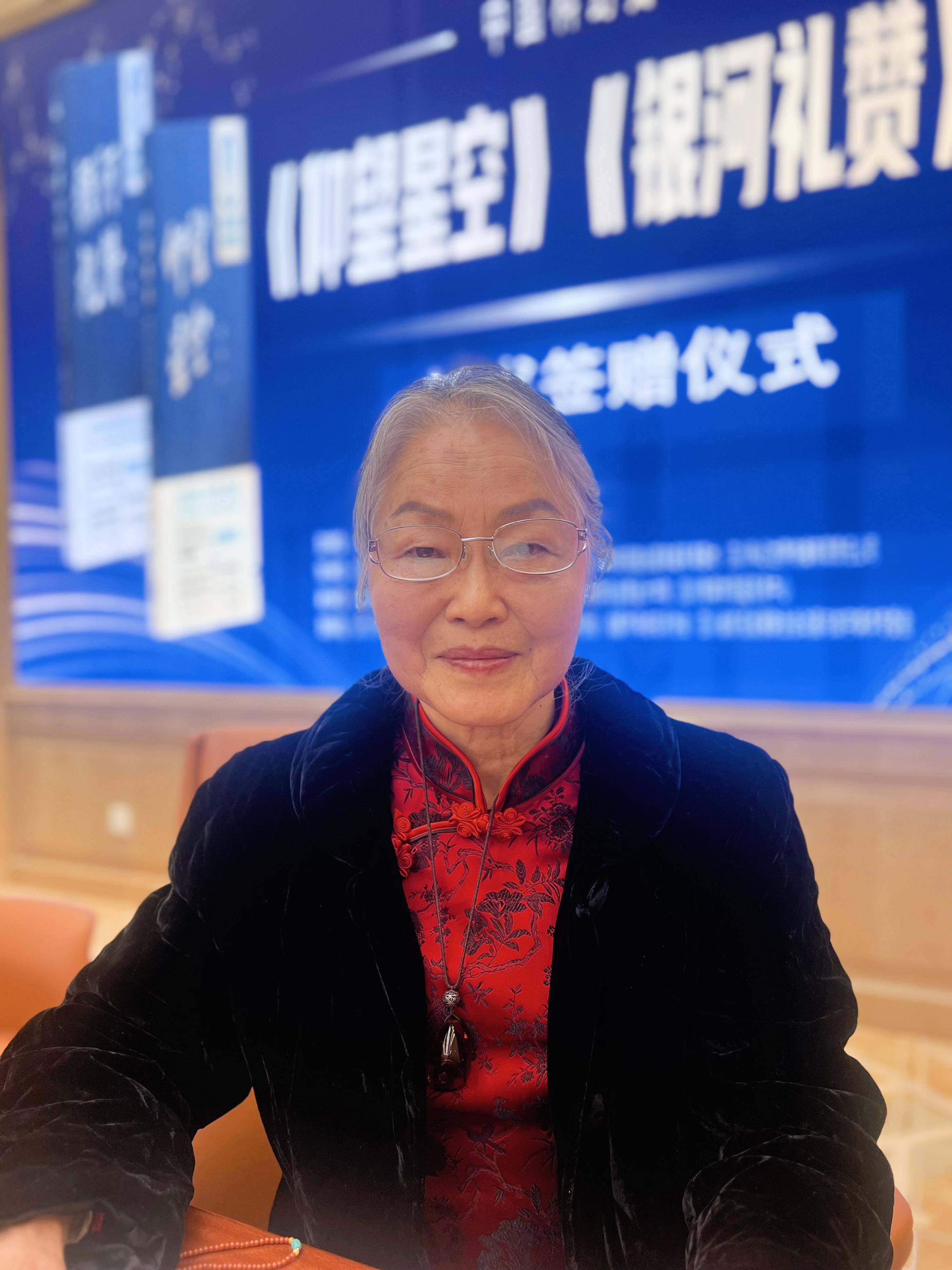 起笔回望中国科幻专访科幻世界首任社长杨潇