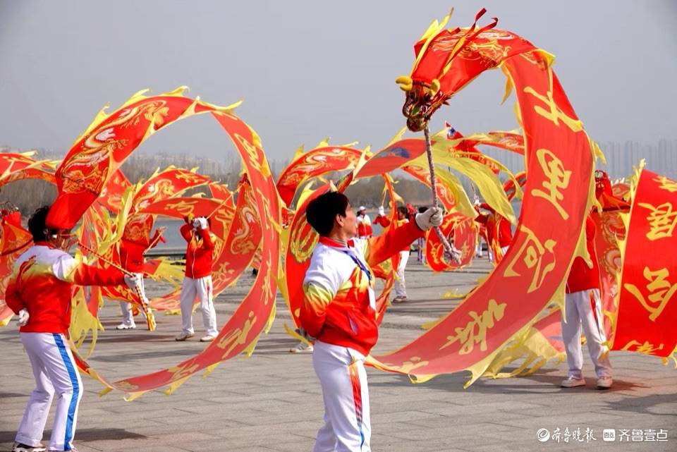 舞健身龙花样动作图片