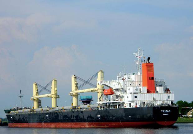 越南红海袭船事件中的三名越南船员今日回国