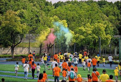 两会热词下的体教融合科外这么做