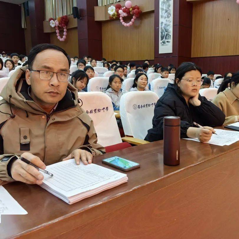 赞雷锋精神诵经典诗文灌南县实验中学举行七年级学雷锋朗诵比赛