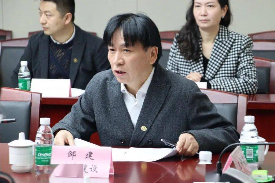 中国建筑装饰协会会长王中奇一行莅临港庆建设公司进行调研指导