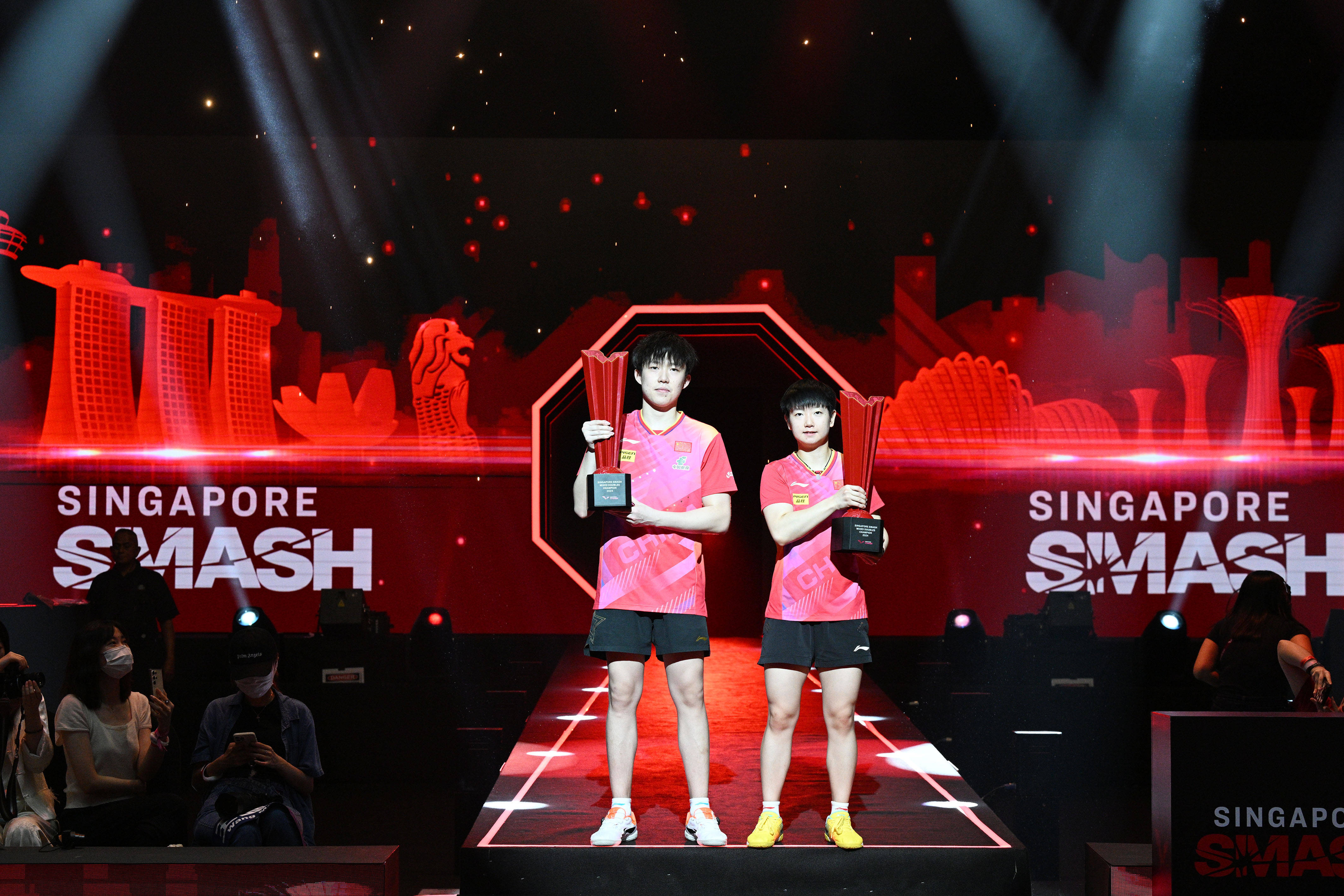 乒乓球——wtt新加坡大满贯:孙颖莎/王楚钦混双夺冠_组合_中国_新华社