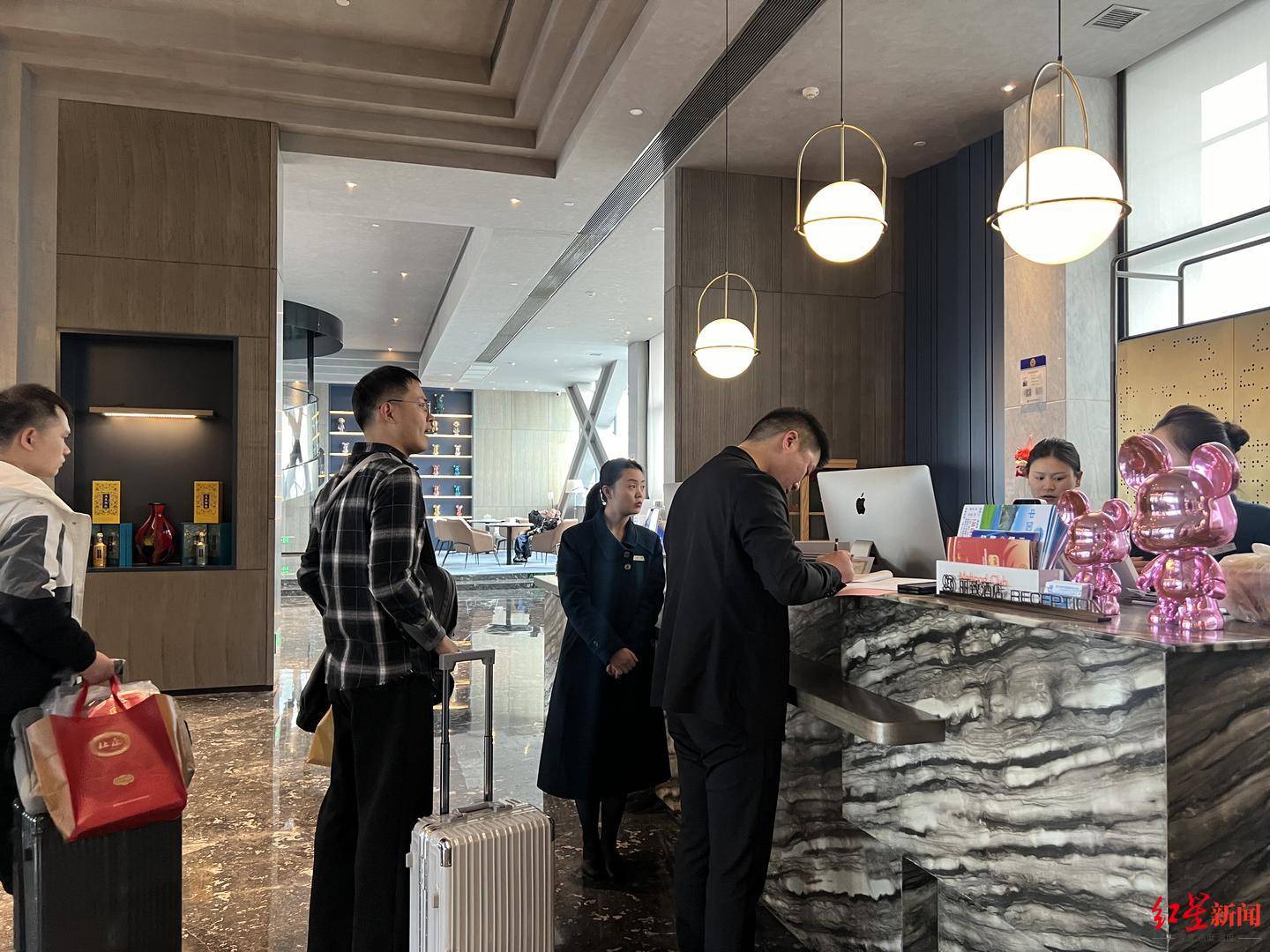 部分展商在丽致酒店办理入住携程数据显示,3月14日至22日,成都糖酒